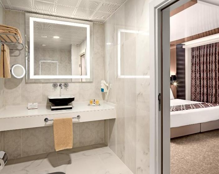 מיטת קינג בסוויטה, The Merlot Hotel Eskisehir