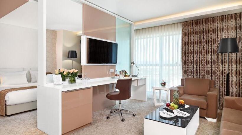 מיטת קינג בסוויטה, The Merlot Hotel Eskisehir