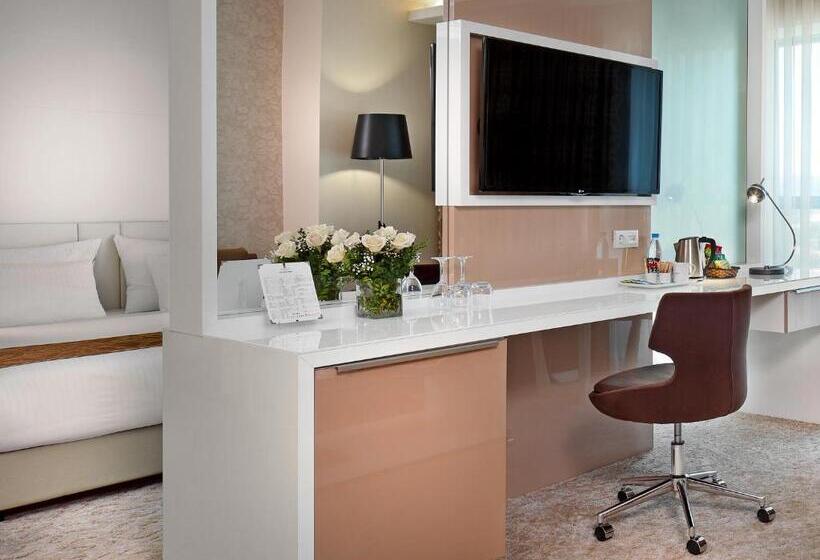 מיטת קינג בסוויטה, The Merlot Hotel Eskisehir