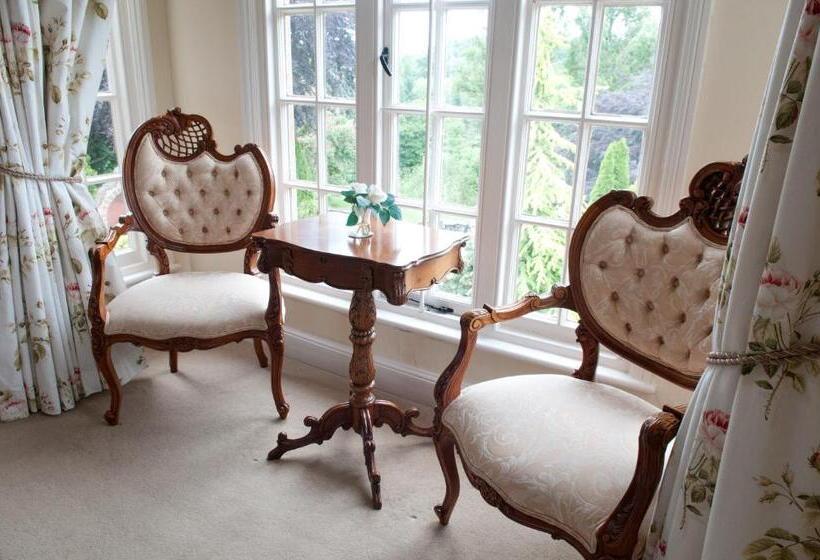 غرفة قياسية, Dunsley Hall