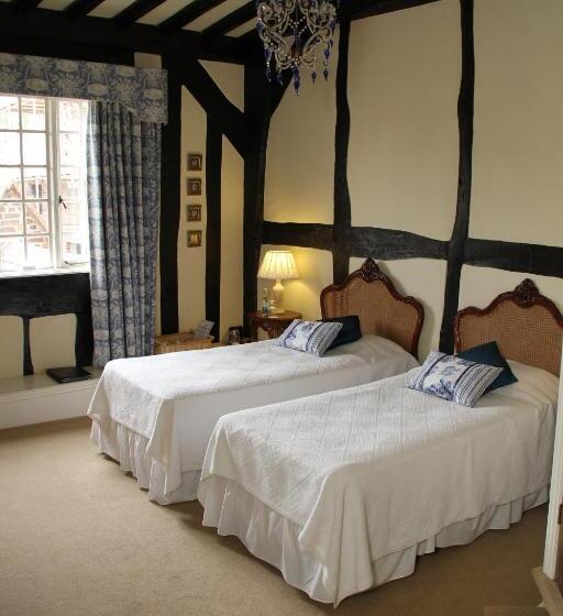 غرفة قياسية فردية, Dunsley Hall