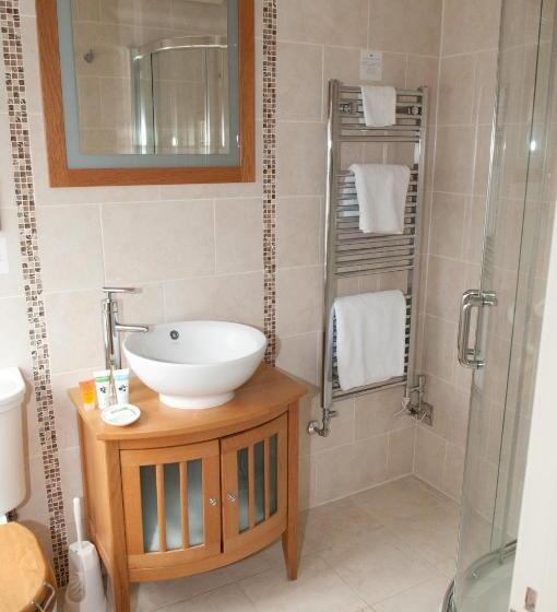 غرفة قياسية, Dunsley Hall