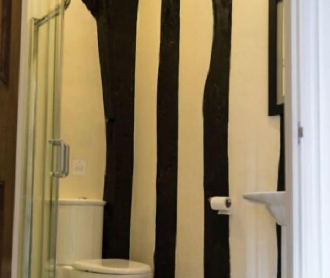 غرفة قياسية, Dunsley Hall