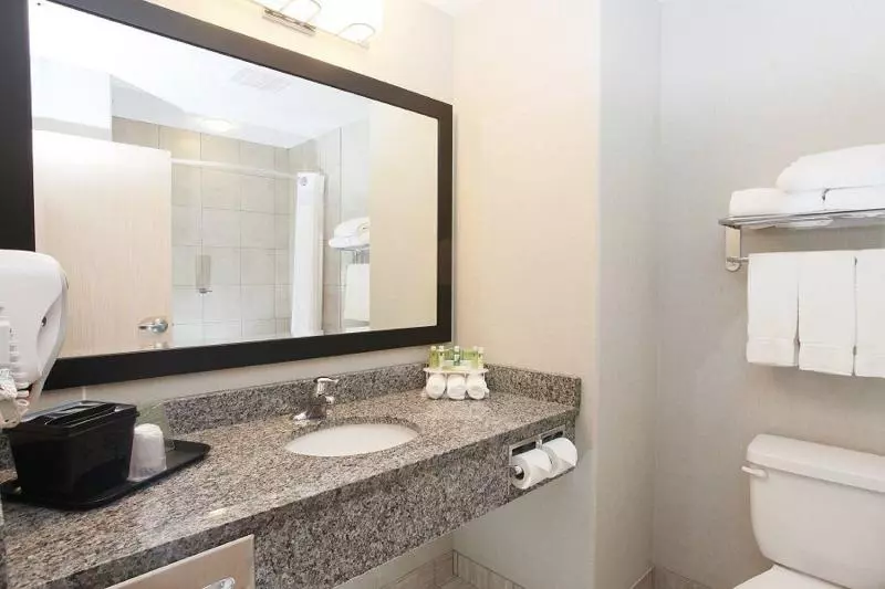 スタンダードルーム, Holiday Inn Express Fort St John, An Ihg