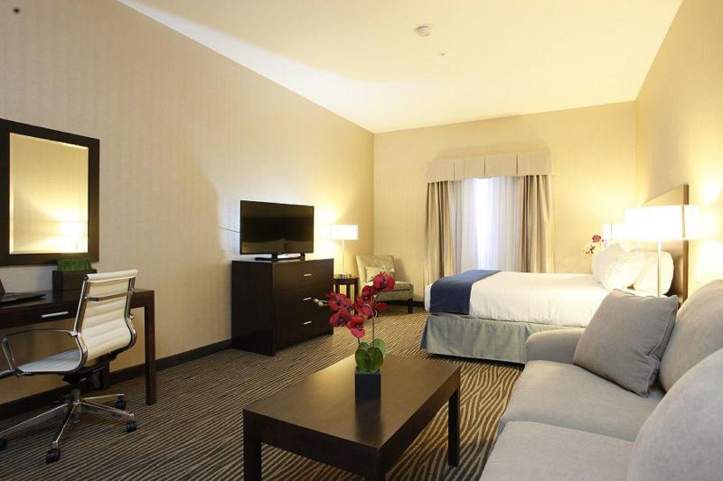 Номер Стандарт Кровать Кинг Адаптированный для Инвалидов, Holiday Inn Express Fort St John, An Ihg