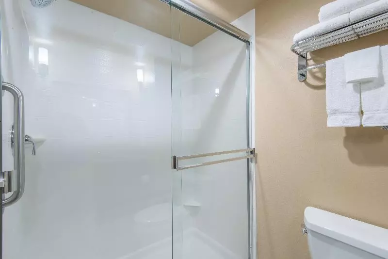 キングサイズベッドのエクゼクティブルーム, Holiday Inn Salina, An Ihg