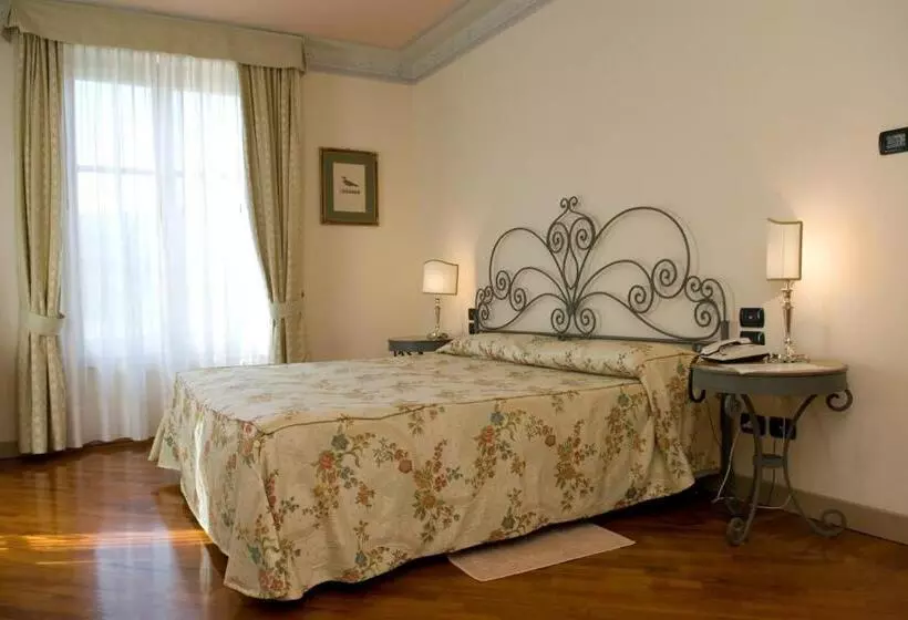 レイクビューデラックスルーム, Romantik Hotel Relais Mirabella Iseo