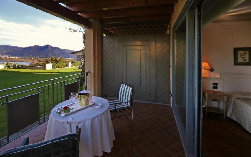 غرفة قياسية مطلّة علي البحيرة, Romantik Hotel Relais Mirabella Iseo