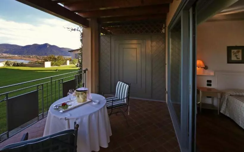 レイクビュースタンダードルーム, Romantik Hotel Relais Mirabella Iseo