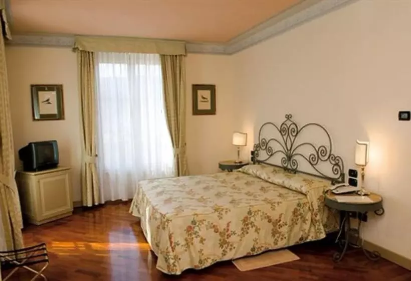 レイクビューデラックスルーム, Romantik Hotel Relais Mirabella Iseo