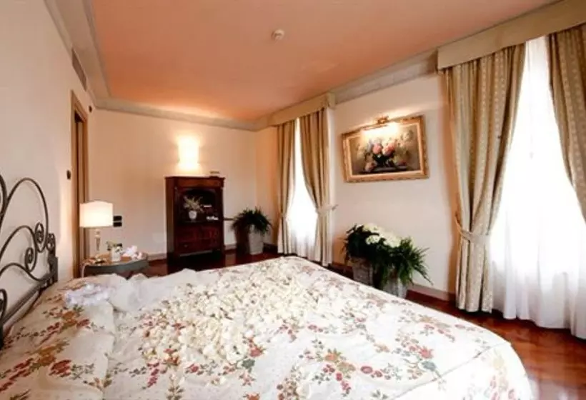 レイクビューデラックスルーム, Romantik Hotel Relais Mirabella Iseo