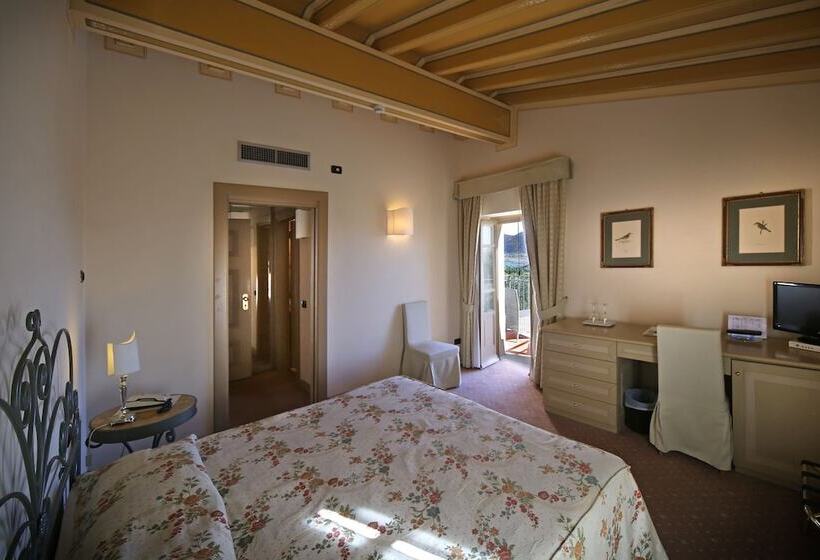 Номер Deluxe Вид на Озеро, Romantik Hotel Relais Mirabella Iseo