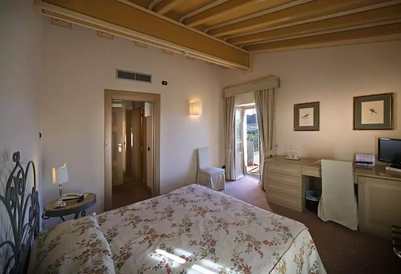 レイクビューデラックスルーム, Romantik Hotel Relais Mirabella Iseo