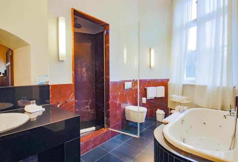 جناح جونيور, Schlosshotel Fürstlich Drehna