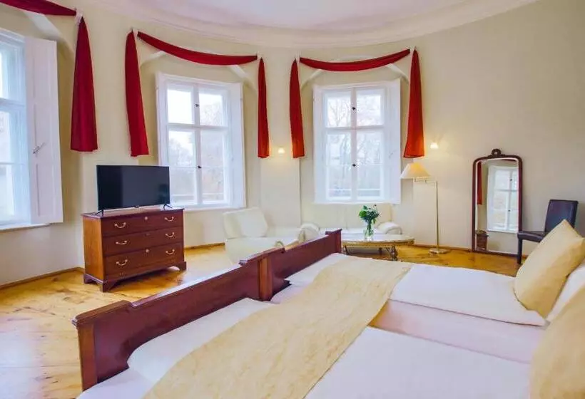 Suite with lake view, Schlosshotel Fürstlich Drehna