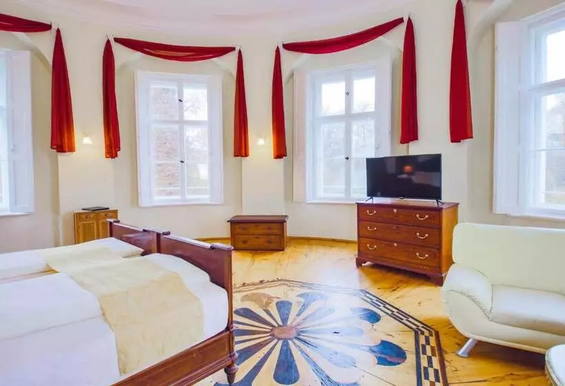 Suite with lake view, Schlosshotel Fürstlich Drehna