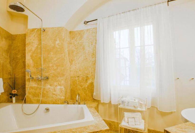 جناح جونيور عائلى, Schlosshotel Fürstlich Drehna