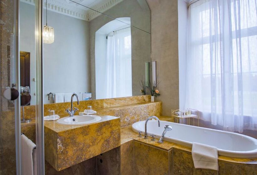 جناح جونيور, Schlosshotel Fürstlich Drehna