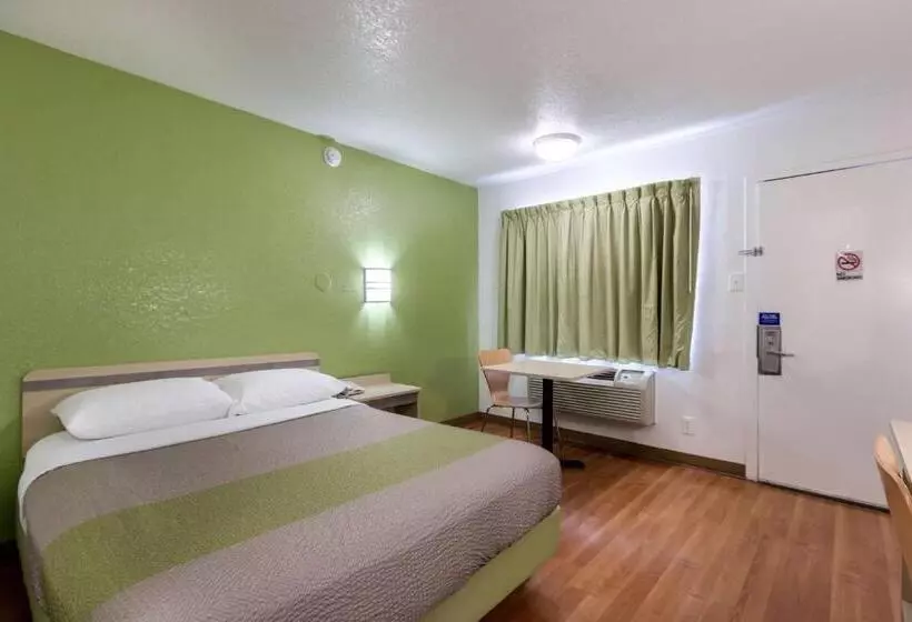 اتاق استاندارد برای معلولان, Motel 6 Austin, Tx   Airport   South