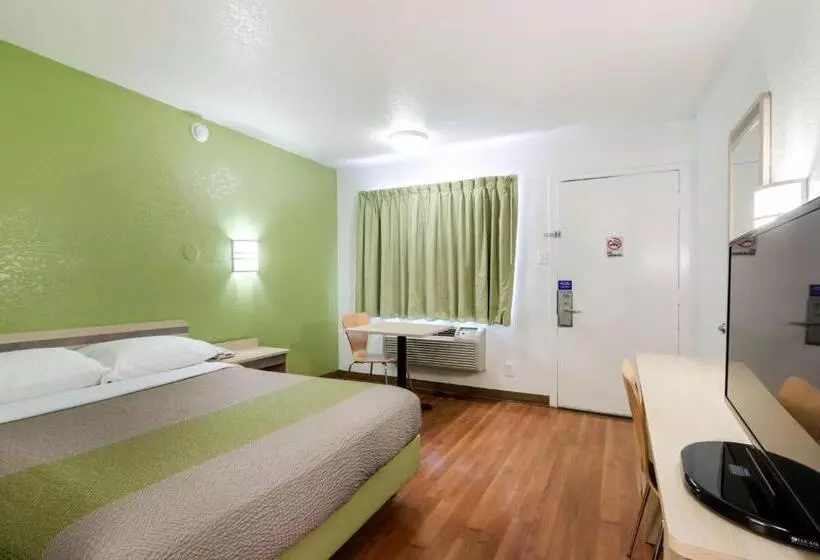 اتاق استاندارد برای معلولان, Motel 6 Austin, Tx   Airport   South
