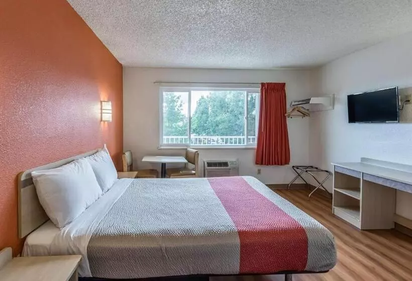 キングサイズベッドのスタンダードルーム, Motel 6 Beaverton, Or