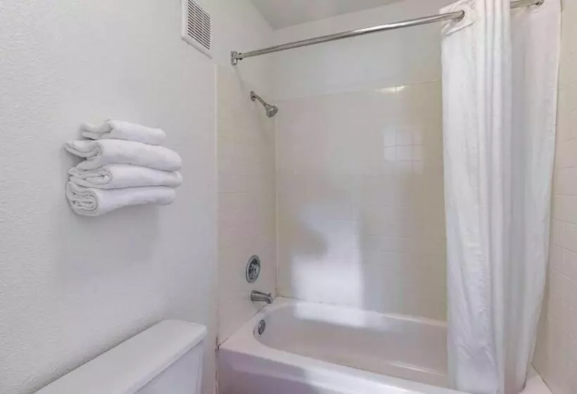 キングサイズベッドのスタンダードルーム, Motel 6 Beaverton, Or