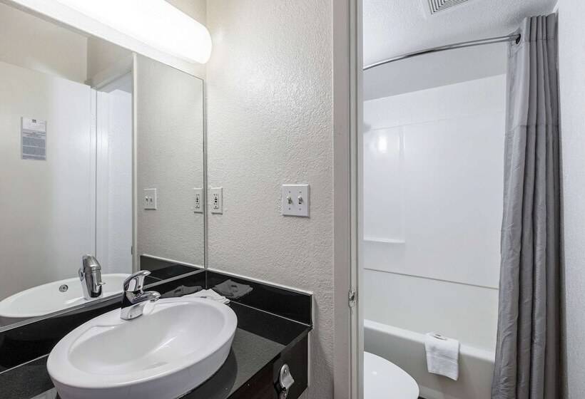 Номер Deluxe, Motel 6council Bluffs, Ia  Omaha East