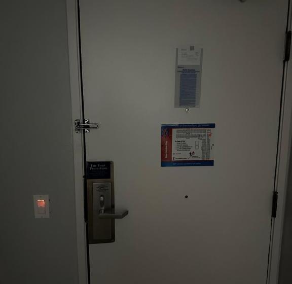 プレミアム4ベッドルーム, Motel 6greensboro, Nc Airport