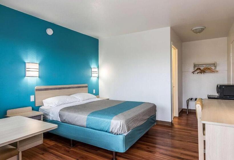 适合残疾人使用的标准间, Motel 6janesville, Wi