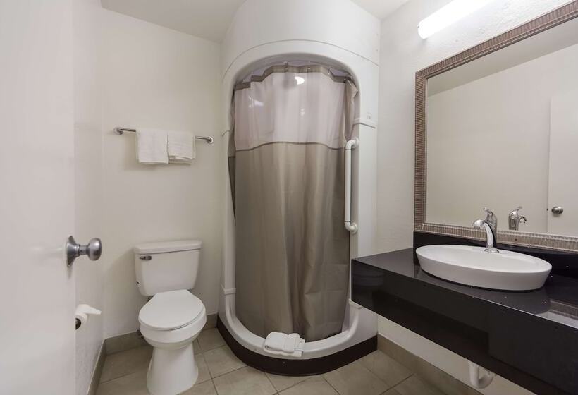 غرفه قياسيه سريرين مزدوجين, Motel 6meridian, Ms