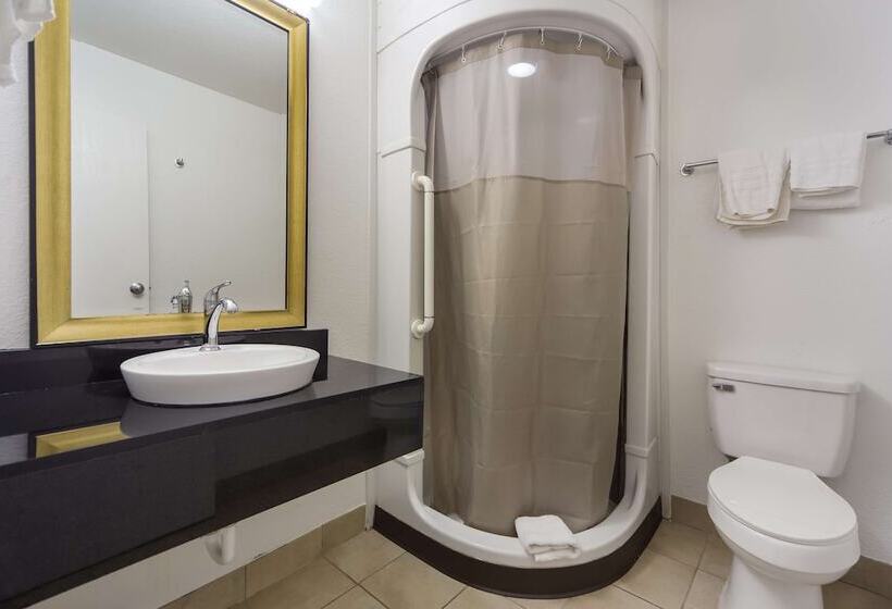 غرفه قياسيه سريرين مزدوجين, Motel 6meridian, Ms