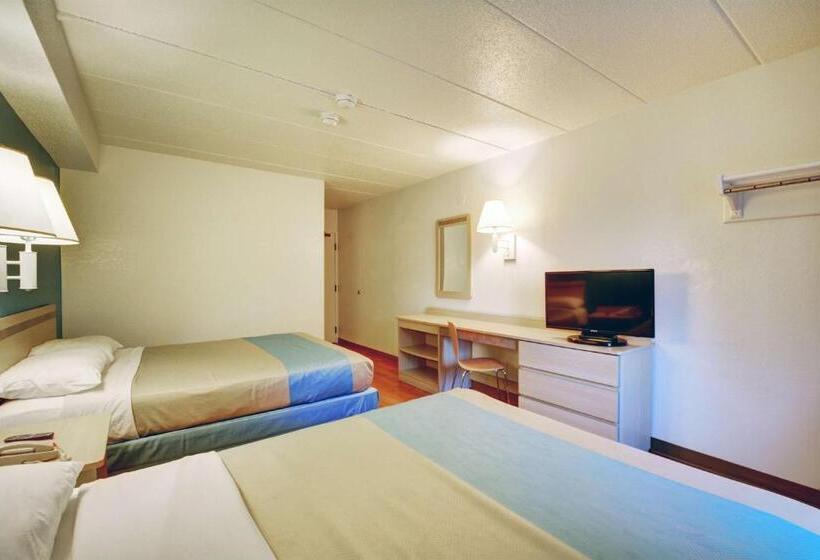 带2个双人床的标准工作室, Motel 6newport, Ri