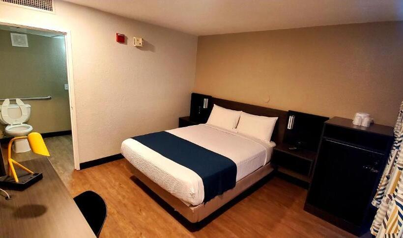 חדר סטנדרט מותאם לאדם עם מוגבלויות, Motel 6palmdale, Ca