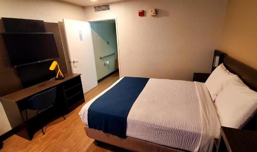 חדר סטנדרט מותאם לאדם עם מוגבלויות, Motel 6palmdale, Ca