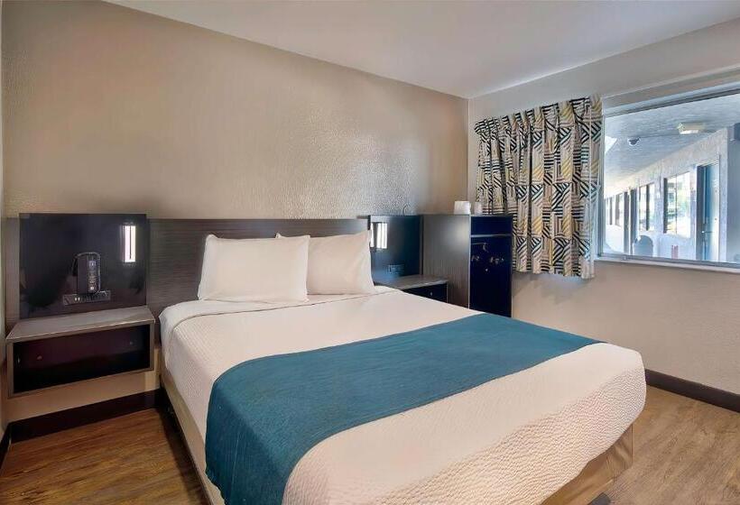 חדר סטנדרט מותאם לאדם עם מוגבלויות, Motel 6palmdale, Ca