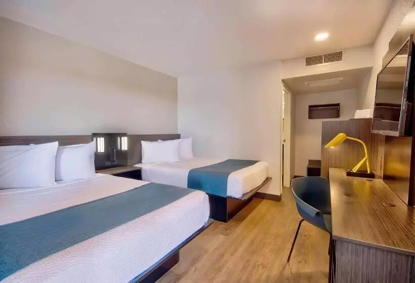 اتاق استاندارد چهار تخته, Motel 6palmdale, Ca