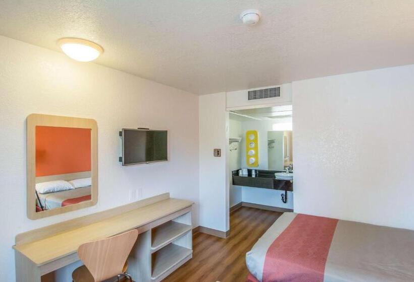 장애인을 위한 스탠다드 룸, Motel 6 Redding, Ca  North
