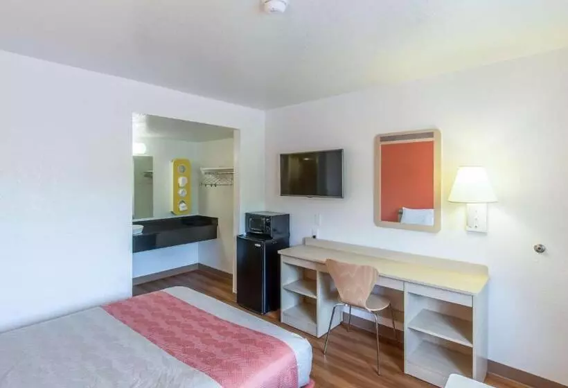 デラックスルーム, Motel 6 Redding, Ca  North