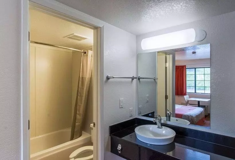 ２ダブルベッドのスタンダードルーム, Motel 6 Redding, Ca  North