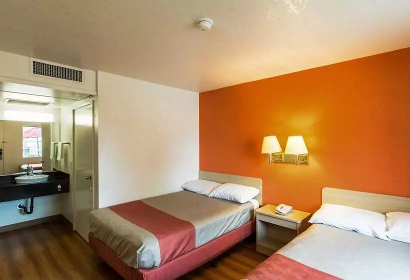 ２ダブルベッドのスタンダードルーム, Motel 6 Redding, Ca  North