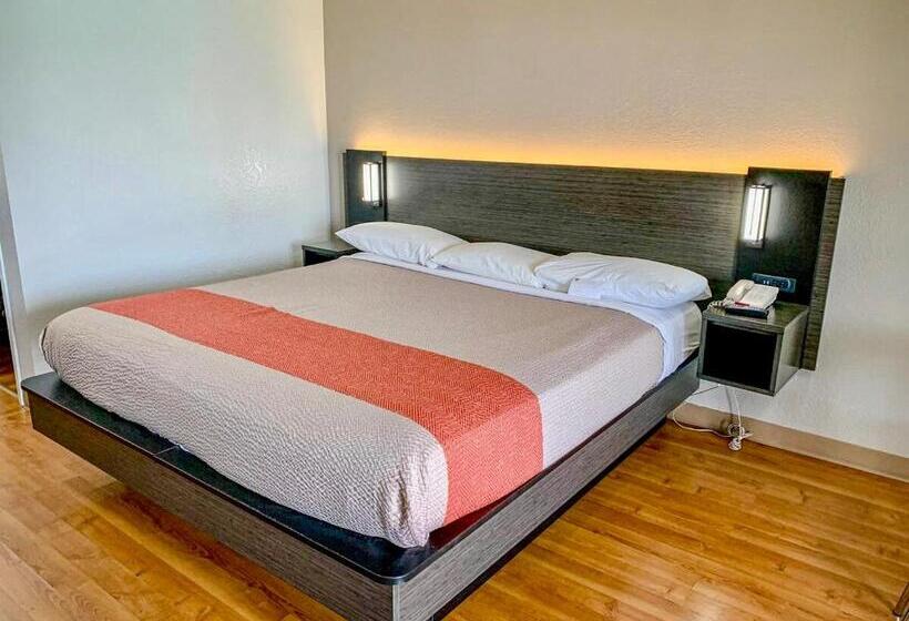 חדר סטנדרט מותאם לאדם עם מוגבלויות, Motel 6 San Angelo, Tx