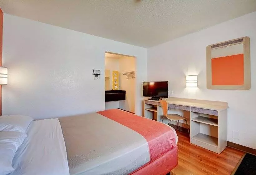 障害者適応デラックスルーム, Motel 6southington, Ct  Hartford