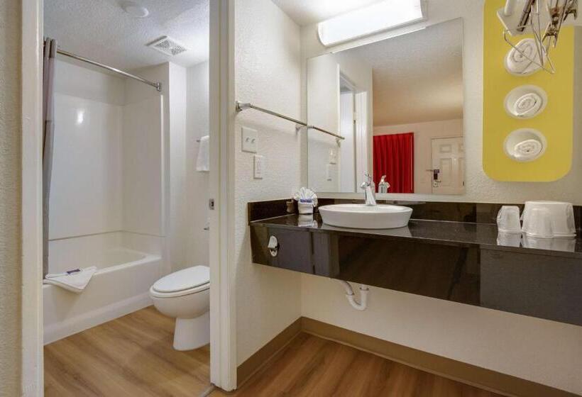 이코노이 4인룸, Motel 6tempe, Az  Broadway  Asu