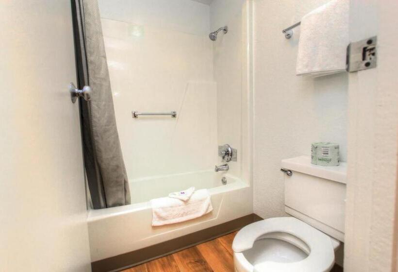 キングサイズベッドのスタンダードルーム, Howard Johnson By Wyndham Harrisonburg