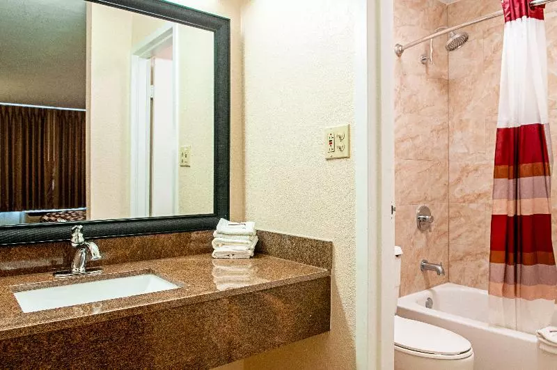 キングサイズベッドのデラックスルーム, Red Roof Inn Slidell