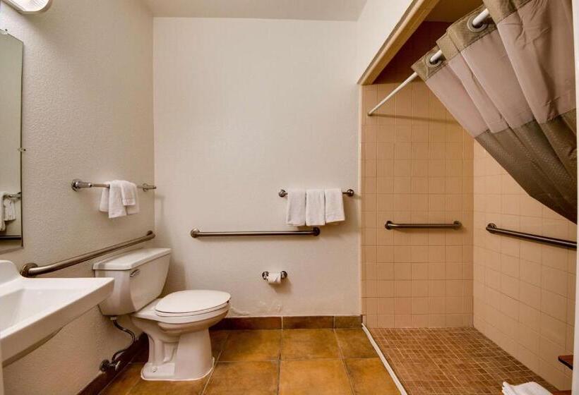 חדר סטנדרט מותאם לאדם עם מוגבלויות, Studio 6brownsville, Tx