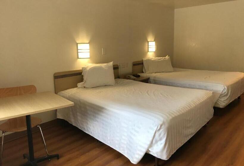 身障者適用スタンダードルーム, Travelodge By Wyndham Fayetteville
