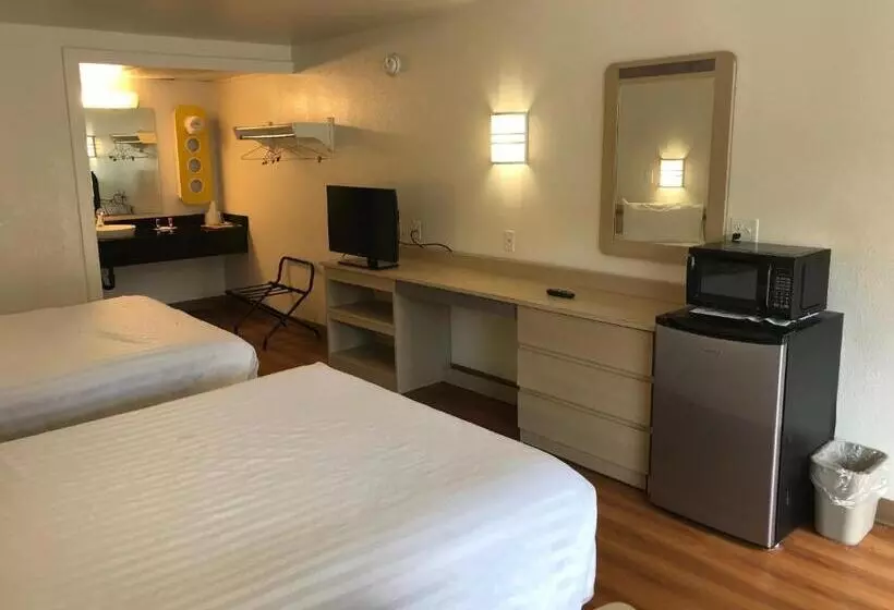 身障者適用スタンダードルーム, Travelodge By Wyndham Fayetteville