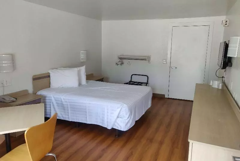 キングサイズベッドのスタンダードルーム, Travelodge By Wyndham Fayetteville
