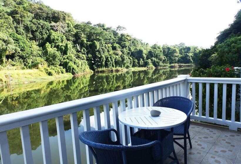 スタンダードバンガロー, Serenity Lakeside Resort